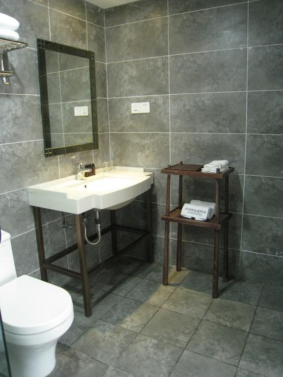James Joyce Coffetel Guangzhou Panyu Changlong Номер фото